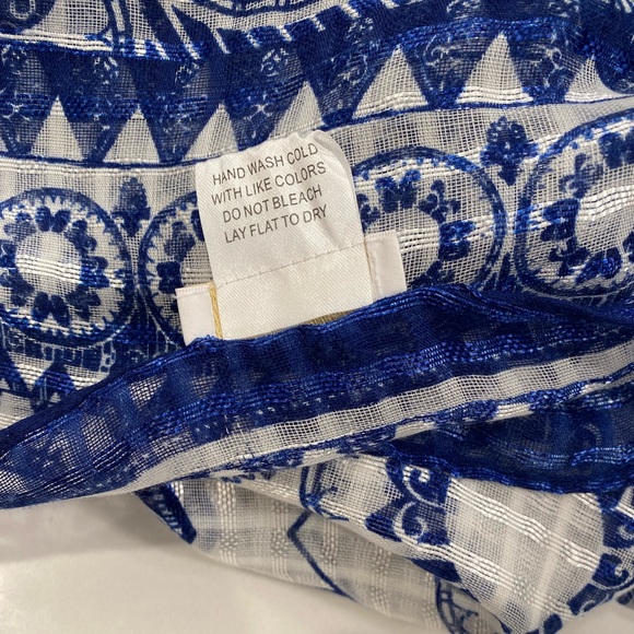 C - Shimmering Deep Blue & Bright White Lightweight Woven Scarf, Rough Hem - EUC - Picture 10 of 16